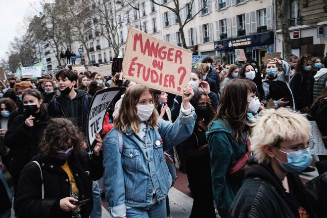 Lors de la marche des jeunes pour le climat, à Paris, le 19 mars 2021. © Photo Lucas Boirat / Hans Lucas via AFP