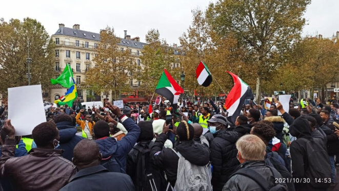 Un millier de personnes rassemblées sur la Place de la République, le 30/10/2022, source : réseaux sociaux