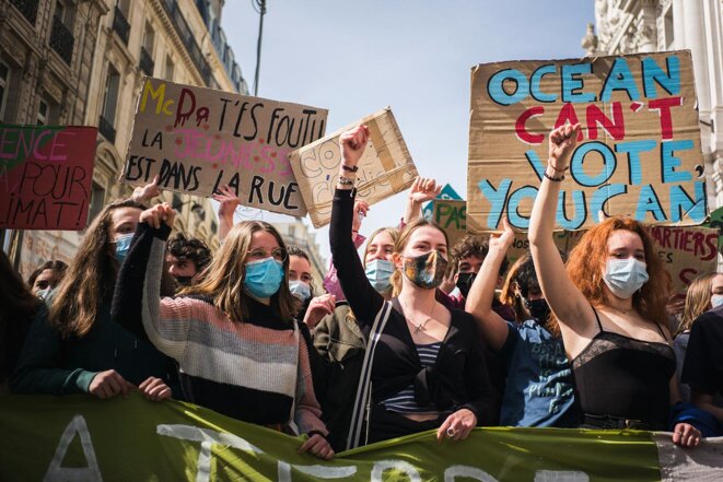 Demonstrators at the March for the Climate in Paris, March 28th 2021. © Photo Thomas Dévényi / Hans Lucas via AFP