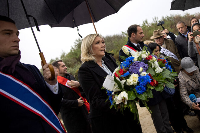 Marine Le Pen à Courseulles-sur-Mer (Calvados), à l'occasion de l'anniversaire de la mort du général De Gaulle, le 9 novembre. © Photo Sameer Al-Doumy / AFP