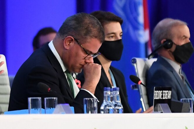 Le président de la Grande-Bretagne pour la COP26, Alok Sharma, ému aux larmes alors qu'il prononce ses remarques finales lors de la COP26 à Glasgow, le 13 novembre 2021. © Paul ELLIS / AFP