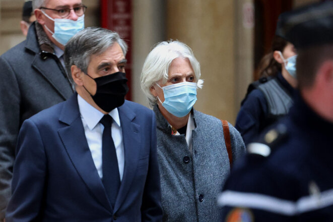 François et Penelope Fillon au palais de justice de Paris pour leur procès en appel dans l'affaire d'emploi fictif présumé, le 15 novembre. © Photo Thomas Coex / AFP