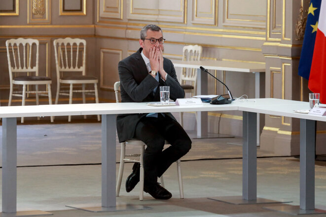 Le secrétaire général de l'Élysée, Alexis Kohler, lors d’une réunion avec des représentants syndicaux au palais de l'Élysée à Paris, le 24 juin 2020. © Photo Ludovic Marin / Pool / AFP