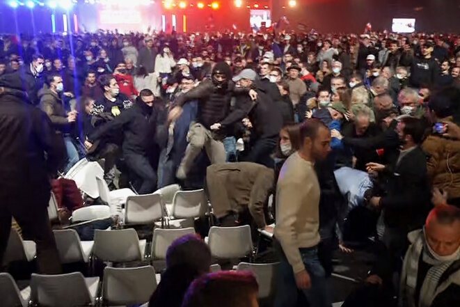 The violent scenes during Éric Zemmour's political rally at Villepinte near Paris, December 5th 2021. © AFP