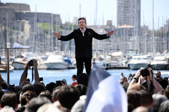 Jean-Luc Mélenchon lors de son discours sur le Vieux-Port de Marseille, le 9 avril 2017. © Photo Anne-Christine Poujoulat / AFP