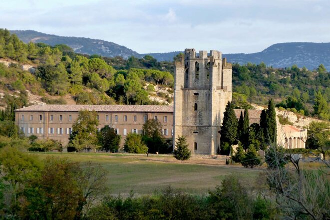 L’abbaye de Lagrasse, dans l’Aude. © Wikimedia commons