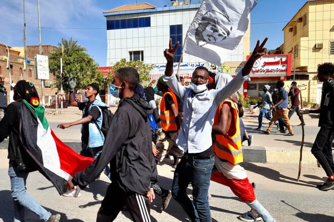 Lors de la marche du 19 décembre 2021 vers le Palais Présidentiel Soudanais à Khartoum. © Photo Gwenaelle Lenoir pour Mediapart