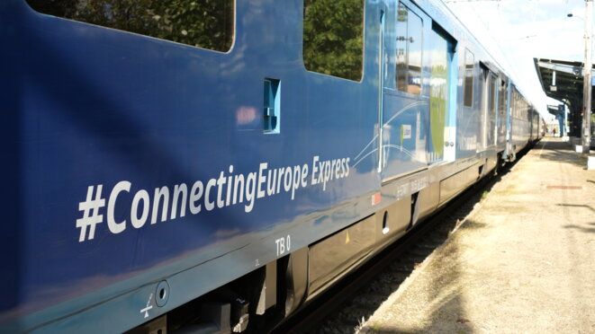 Le train promotionnel affrété par la Commission européenne et le lobby des entreprises ferroviaires. © Photo Laure Brillaud (Investigate Europe) pour Mediapart