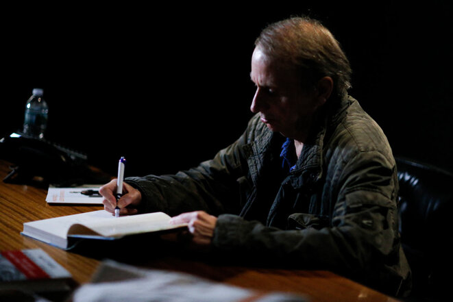 Michel Houellebecq lors d’une signature à New York, le 2 juin 2017. © Photo Eduardo Munoz Alvarez/AFP