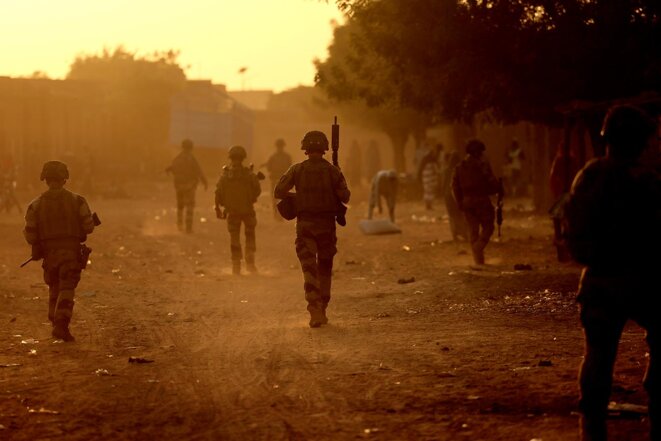 Patrol by French soldiers in the streets of Gao, in Mali, December 4th 2021. © Thomas Coex/AFP