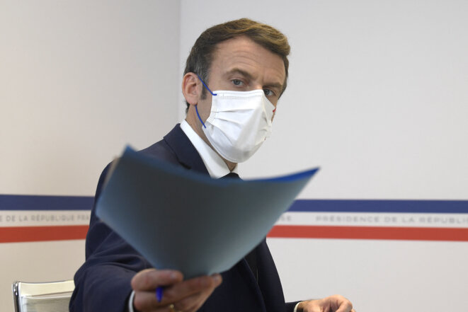 Emmanuel Macron at a meeting of the Defence Council to discuss the pandemic, December 27th 2021. © Nicolas Tucat/Pool/AFP