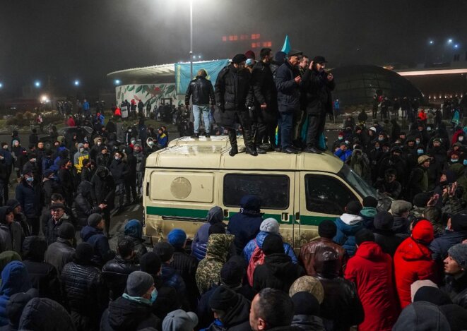 Une manifestation à Almaty, le 5 janvier. © Abduaziz Madyarov/AFP