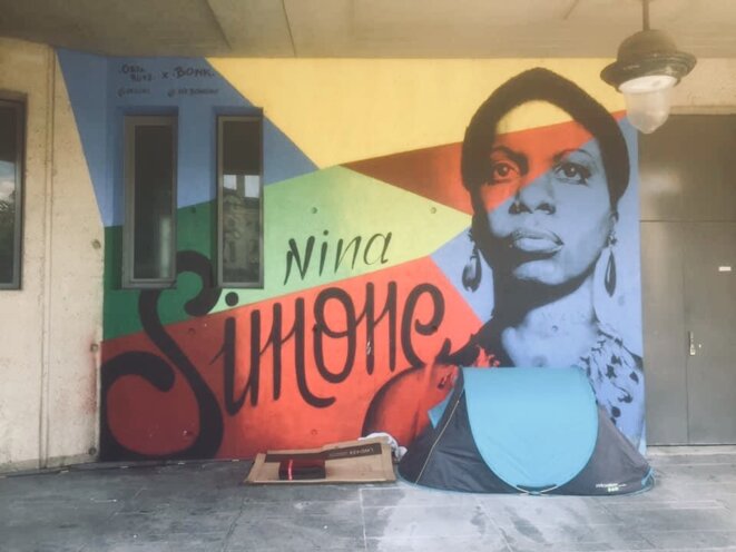 Morsures de la rue, sévices de la mémoire : étourdissant « Bleu nuit »