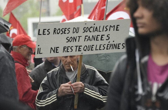 Manifestation à Rennes en 2016, contre le recours à l'article 49.3 par le gouvernement dans un contexte social tendu sur la loi travail. © DAMIEN MEYER / AFP