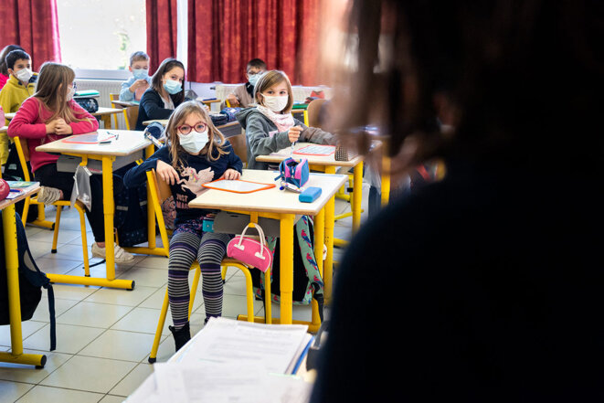 Dans une école de Vouillé, près de Poitiers, le 5 janvier 2022. © Photo Jean-Francois Fort/Hans Lucas via AFP