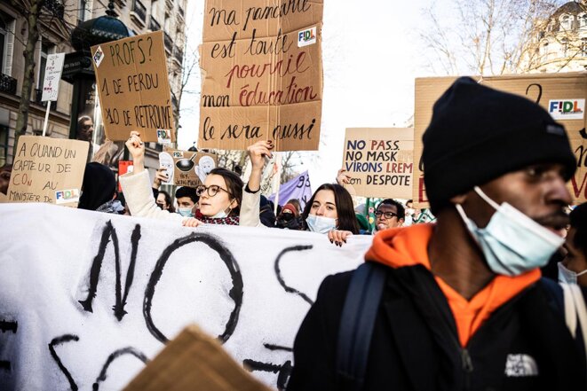 Dans la manifestation des personnels de l’éducation nationale à Paris, le 13 janvier 2022. © Photo Sébastien Calvet/Mediapart