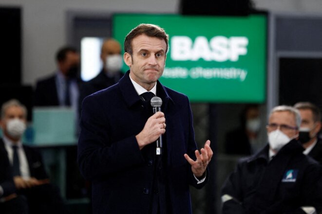 Emmanuel Macron à l’usine BASF de Chalampé, le 17 janvier. © Photo Benoit Tessier / Pool / AFP