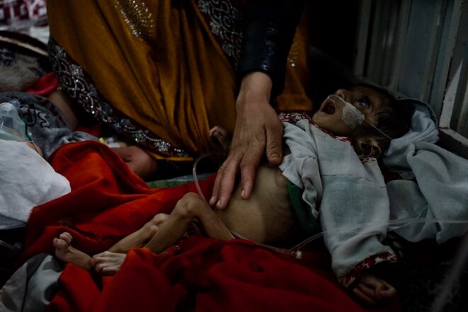 Zabihullah a six mois. Il est arrivé dans un état de dénutrition avancé à l'hôpital de Kandahar. © Photo Rachida El Azzouzi / Mediapart