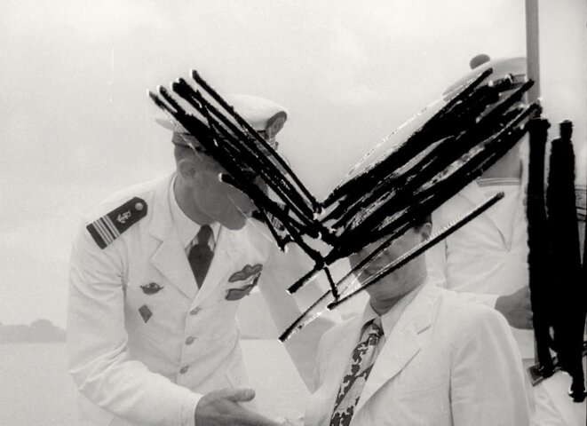 Isidore Isou, photogramme extrait du film Le Traité de Bave et d'Eternité, 1951. Premier film utilisant le montage "discrépant" (désynchronisation de l'unité image-son) et la "ciselure" de la pellicule.