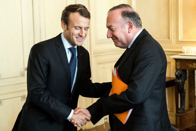 Emmanuel Macron avec Pierre Gattaz, alors président du Medef, au Palais de l'Élysée, le 12 octobre 2017.