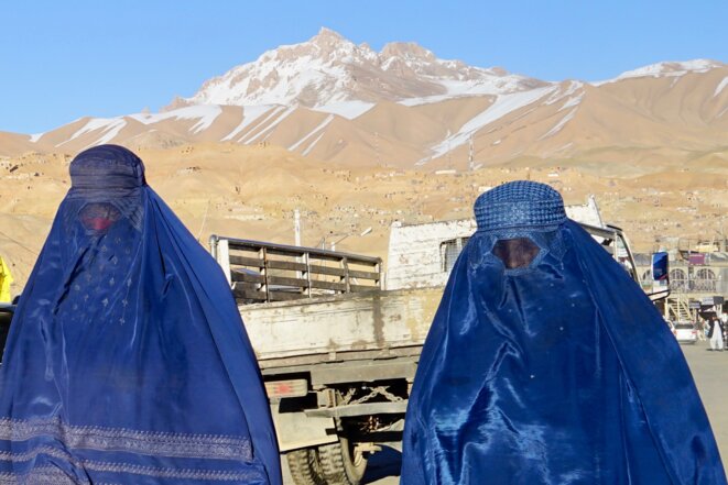 Dans la vallée de Bamyan, en terre chiite, une minorité de femmes porte la burqa (Afghanistan, janvier 2022). © Photo Rachida El Azzouzi / Mediapart