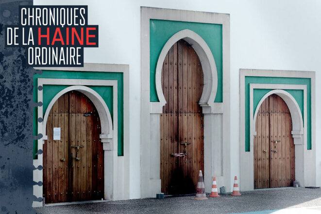 La porte brûlée de la mosquée de Bayonne, le 29 octobre 2019. © Photo Gaizka Iroz / AFP