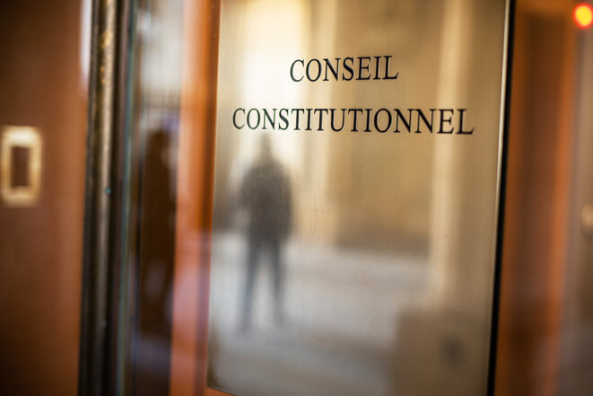 Devant le Conseil constitutionnel à Paris, en janvier 2022. © Photo Sébastien Calvet / Mediapart