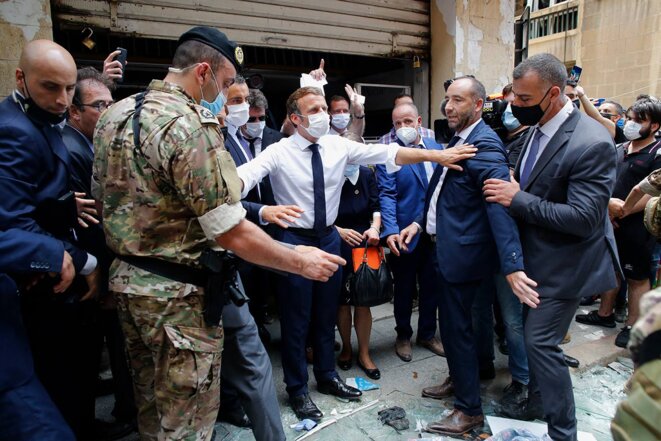 Emmanuel Macron à Beyrouth après l’explosion massive dans le port de la ville, le 6 août 2020.