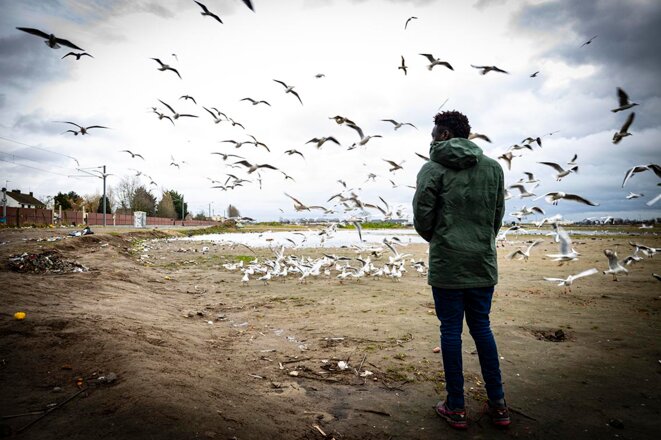 À Calais, l’État organise la traque des exilé·es