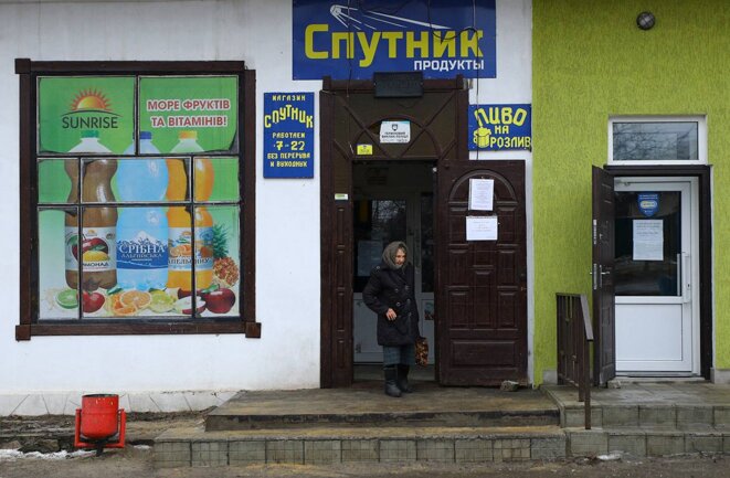 Une épicerie dans la ville de Kremenna, dans l'est de l'Ukraine, le 11 février 2021. © Photo Danil Shamkin / NurPhoto via AFP