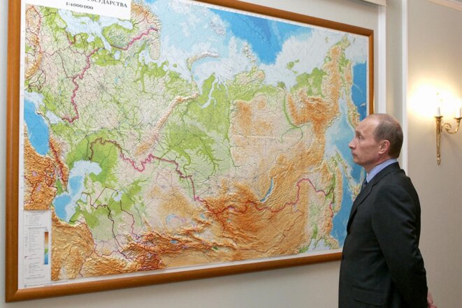 Vladimir Poutine dans son bureau à Novo-Ogarevo, en 2006. © Photo Dmitry Astakhov / Sputnik via AFP