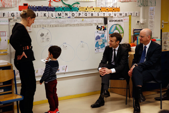 Emmanuel Macron et Jean-Michel Blanquer dans une école maternelle à Paris en mars 2018.