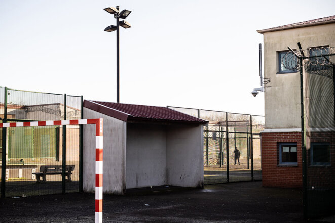 Dans un centre de rétention, celui du Mesnil-Amelot (Seine-et-Marne), à proximité de l'aéroport de Roissy. © Photo Sébastien Calvet / Mediapart