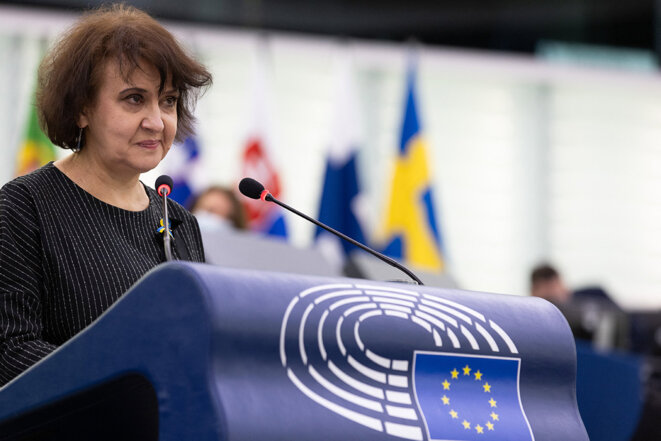 Oksana Zabuzhko devant le Parlement européen à Strasbourg, le 8 mars 2022. © Photo Abdesslam Mirdass / Hans Lucas via AFP