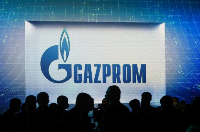 Le logo de Gazprom, affiché au Forum international du gaz à Saint-Pétersbourg (Russie), le 7 octobre 2021. © Olga Maltseva / AFP