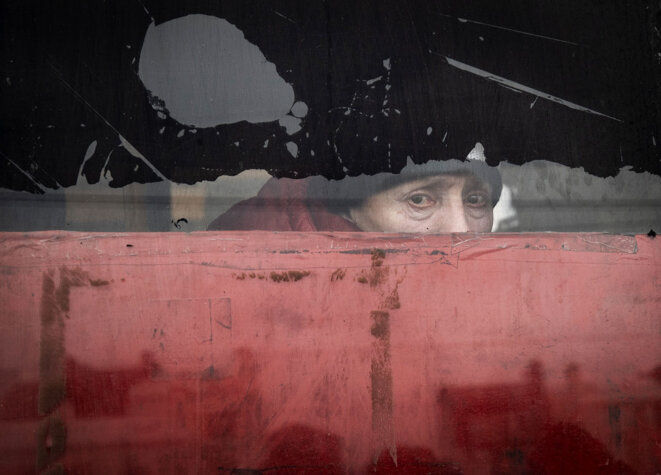 Évacuation de civils dans la ville de Boutcha, près de Kyiv, le 13 mars 2022. © Photo Emin Sansar / Anadolu via AFP