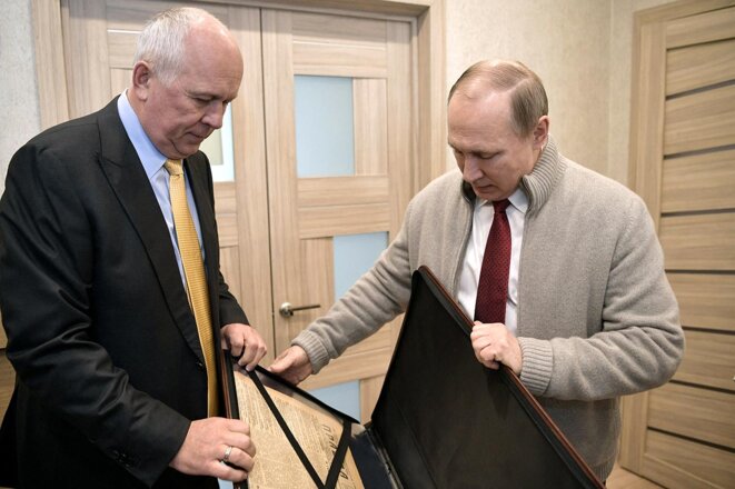 Sergeï Tchemezov et Vladimir Poutine à Moscou, le 8 mai 2017. © Photo Alexei Nikolsky / présidence russe / Tass / Abaca