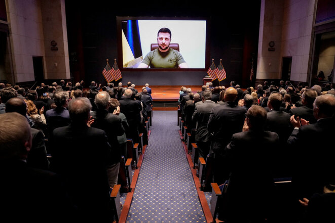 Discours à distance du président ukrainien Volodymyr Zelensky devant les membres du Congrès américain à Washington, le 16 mars 2022. © Photo Drew Angerer / Pool / AFP