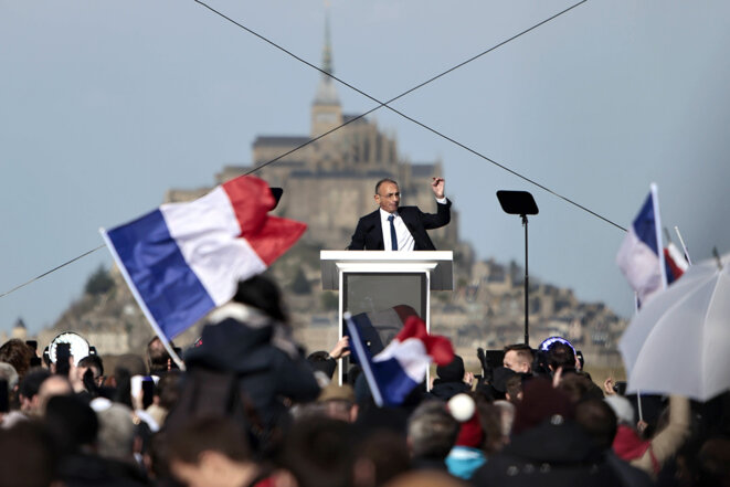 Discours d’Éric Zemmour devant le Mont-Saint-Michel, le 19 février 2022. © Photo Jeremias Gonzalez / AP /Sipa