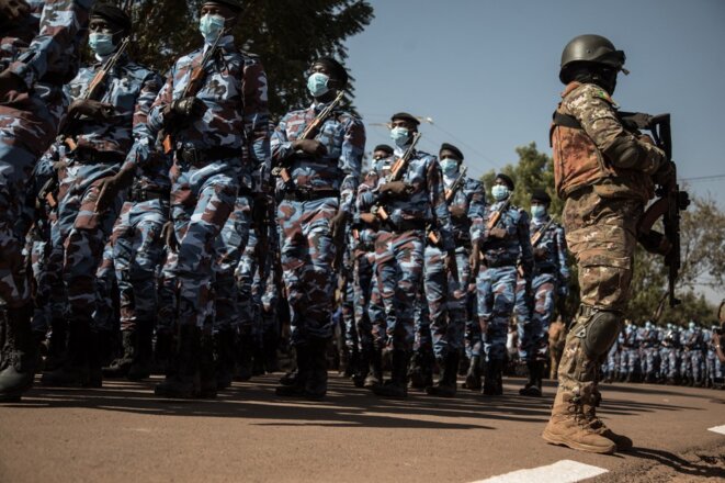 L’armée malienne en parade à Kati, le 20 janvier 2022. © Photo Florent Vergnes / AFP