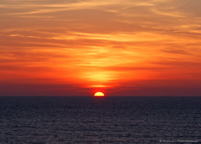 le-soleil-se-couche-sur-l-atlantique
