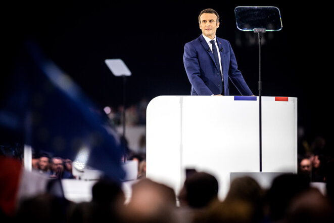 Emmanuel Macron lors de son meeting à Nanterre, le 2 avril 2022. © Photo Sébastien Calvet / Mediapart