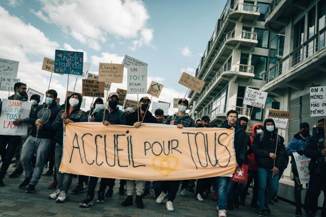 Manifestation de réfugiés afghans dans les rues de Pantin et de Paris, le 3 avril 2022. © Photo Caroline Dubois