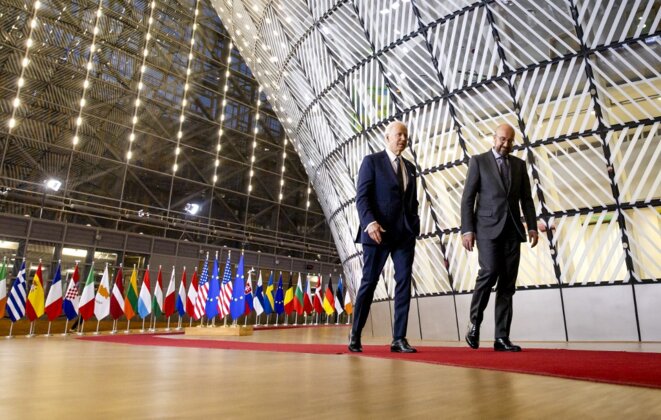 Joe Biden avec le président européen Charles Michel au siège de la Commission européenne le 24 mars © @ASEM VAN DER WAL / ANP via AFP