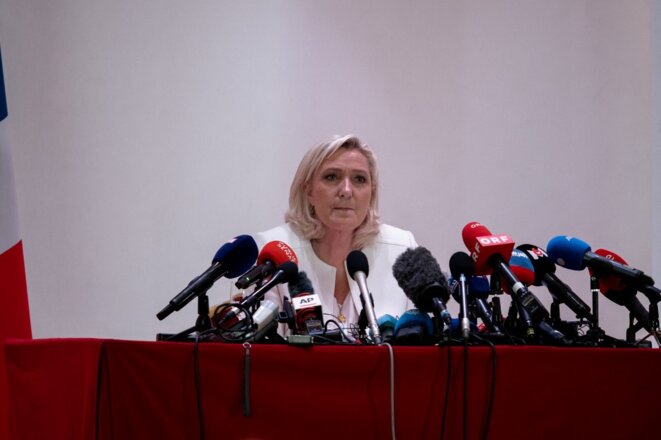 Marine Le Pen le 13 avril 2022 lors de sa conférence de presse sur la politique étrangère. © Photo Carine Schmitt / Hans Lucas