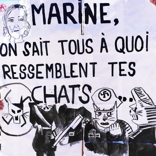 "Marine, on sait tous à quoi ressemblent tes chats", manifestation du 16 avril 2022 © CC-BY-SA-4.0 Citrouilleorange