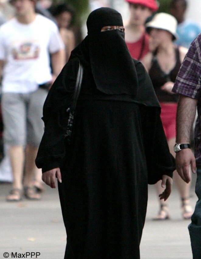 La mode est au voile : le délire total.
