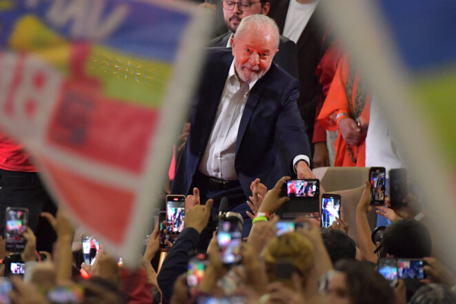 Devant 4 000 personnes, Lula a lancé sa nouvelle campagne présidentielle, le 7 mai 2022, à São Paulo (Brésil). © Photo Nelson Almeida / AFP