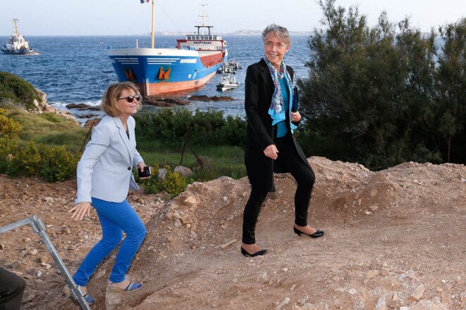 Élisabeth Borne, alors ministre de la transition écologique, en Corse, le 14 octobre 2019. © Photo Pascal Pochard-Casabianca / AFP