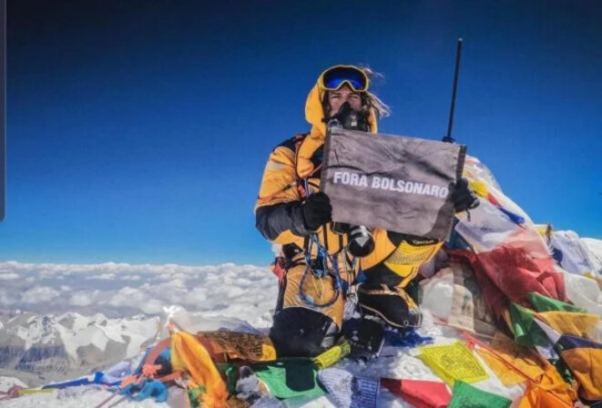Le 15/5/2022, au sommet du mont Everest, le Brésilien Gabriel Tarso. © DR